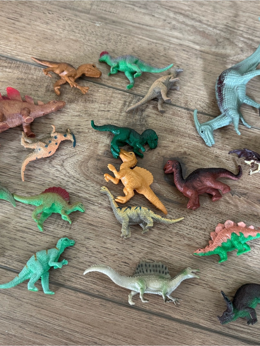 Lot of mini dinosaur figures